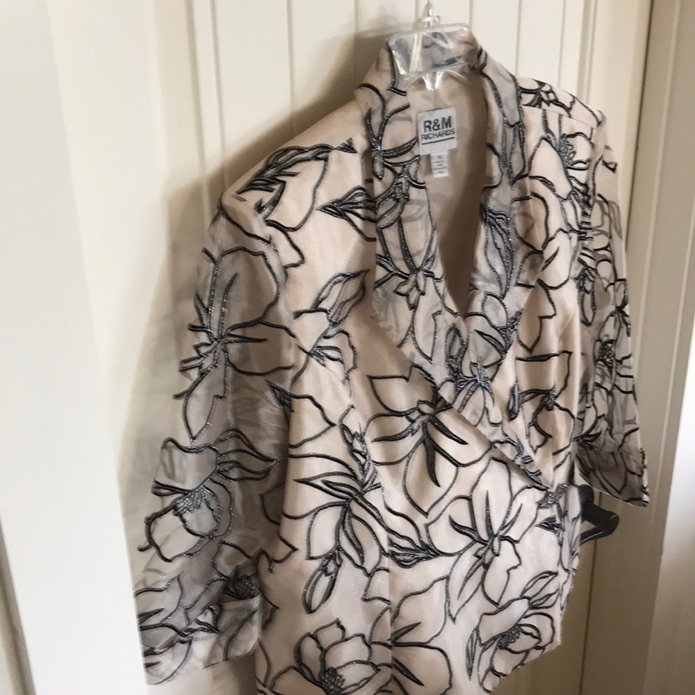 Top/Jacket - Picture 5 of 5